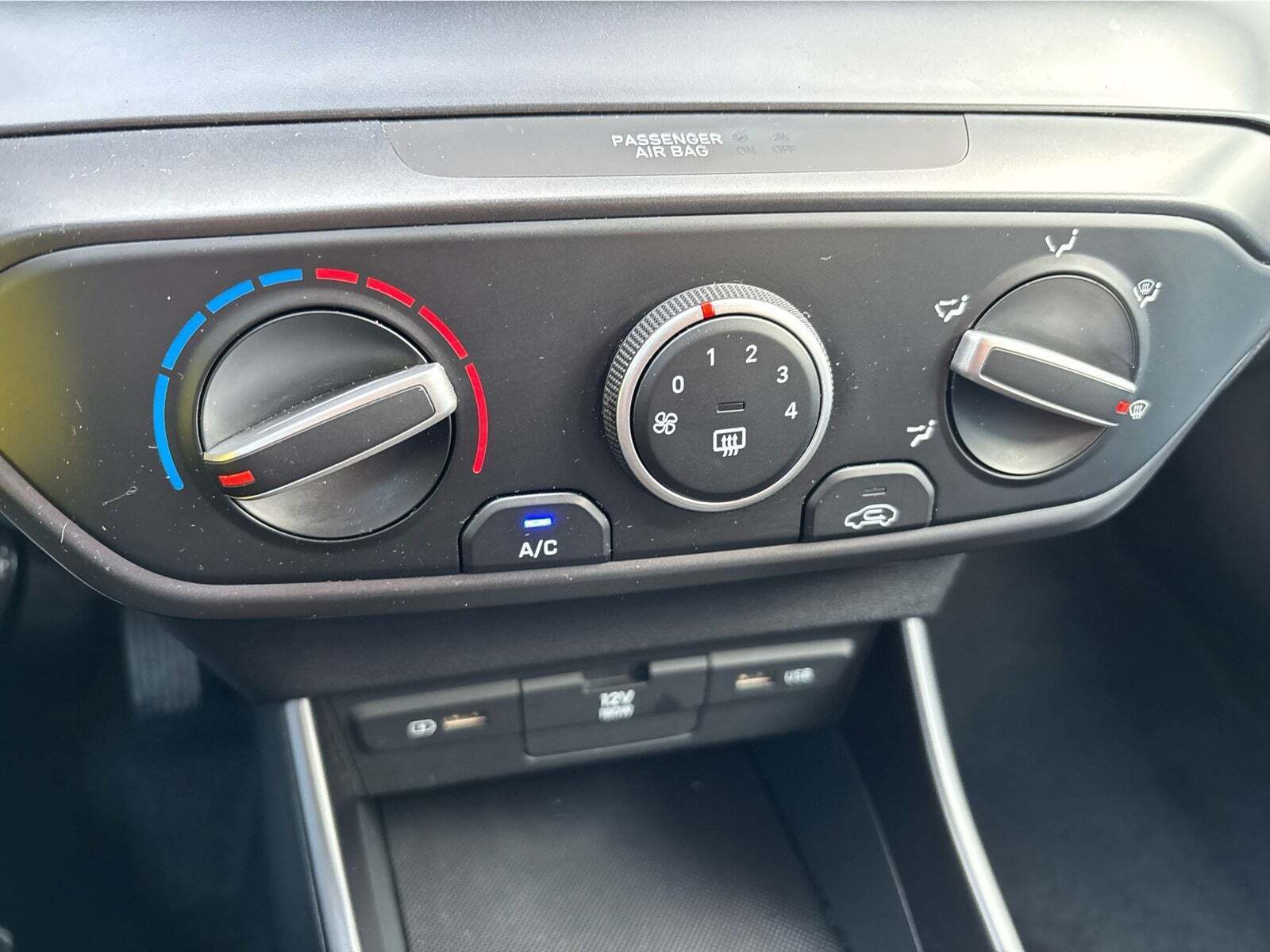 Hvid Hyundai i20 fra 2021