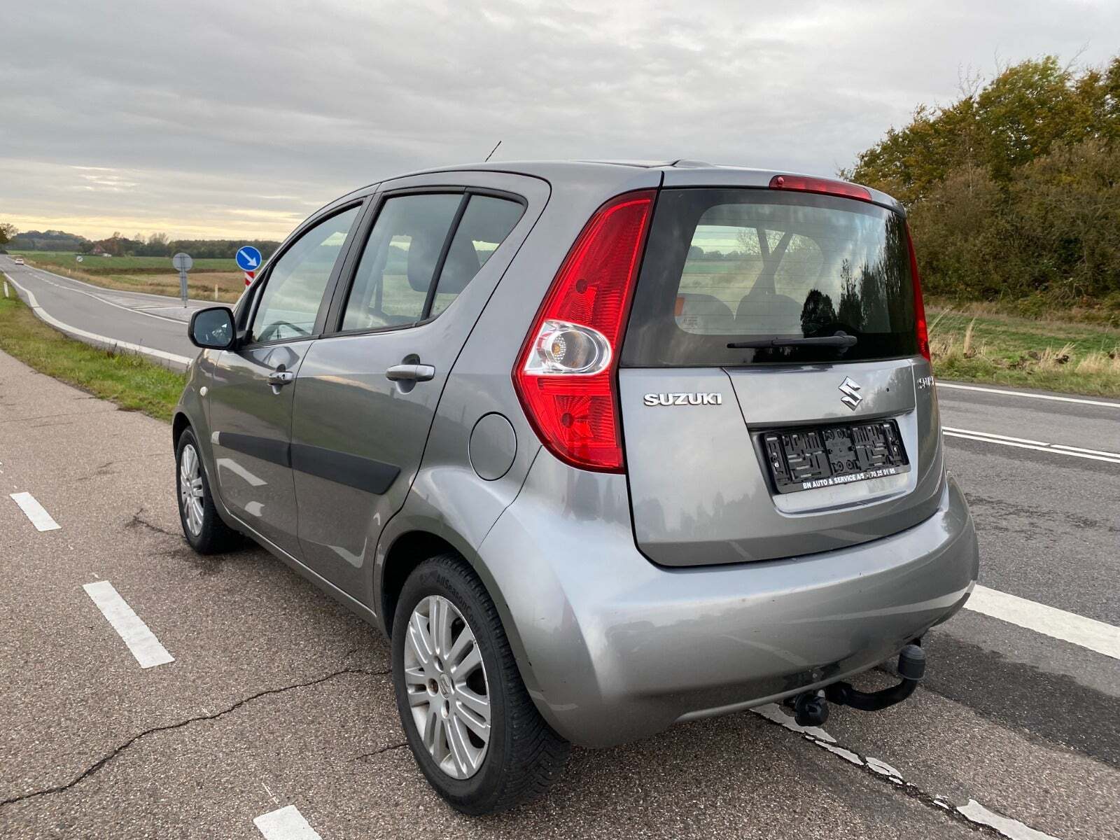 Grå Suzuki Splash fra 2011