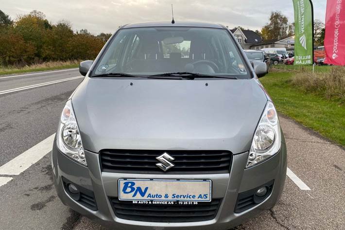 Grå Suzuki Splash fra 2011