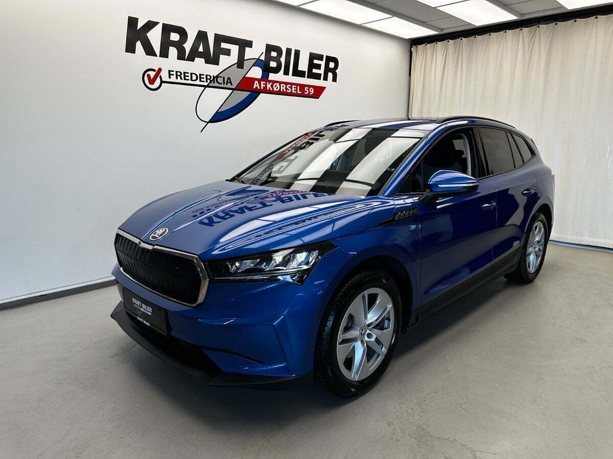 Blå Skoda Enyaq fra 2022 set udefra