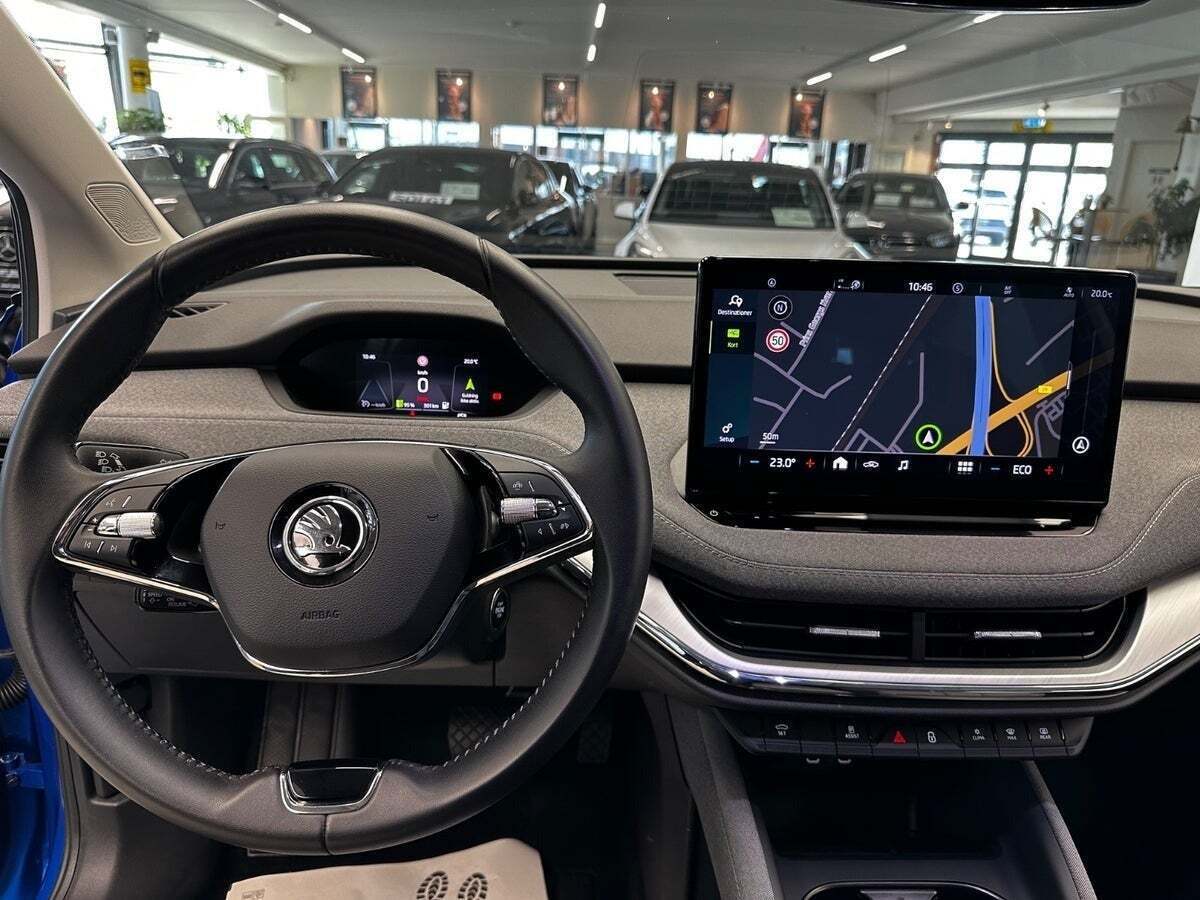 Blå Skoda Enyaq fra 2022
