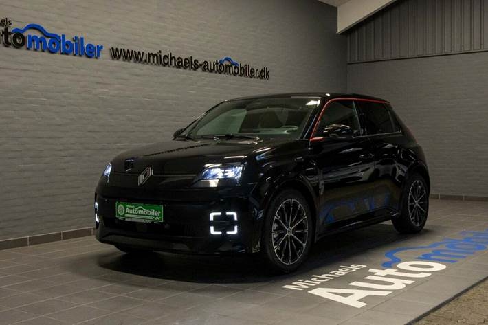 Sort Renault 5 E-Tech fra 2025 set udefra