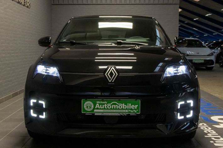 Sort Renault 5 E-Tech fra 2025 set udefra