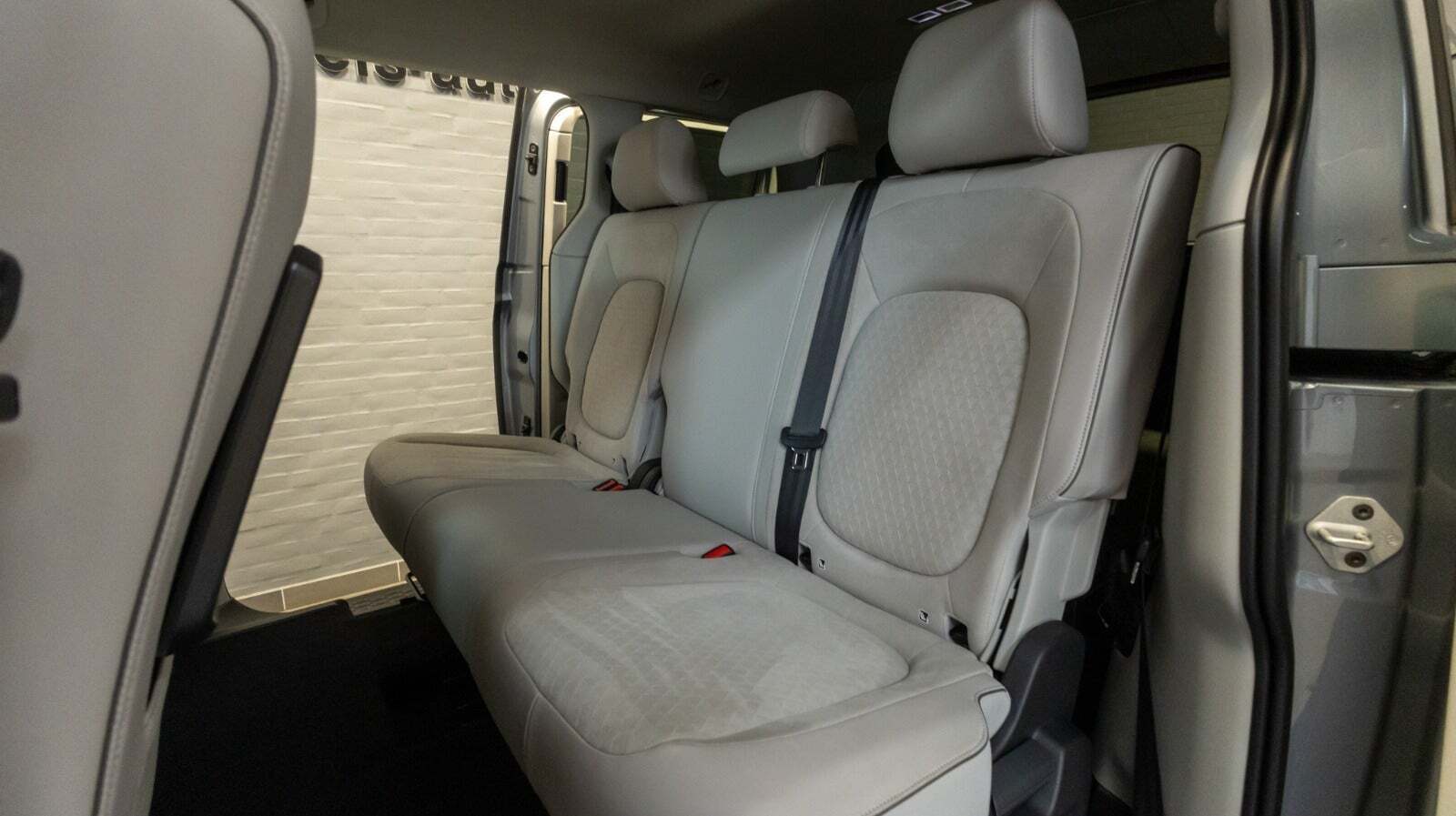 Grå VW ID.Buzz fra 2024