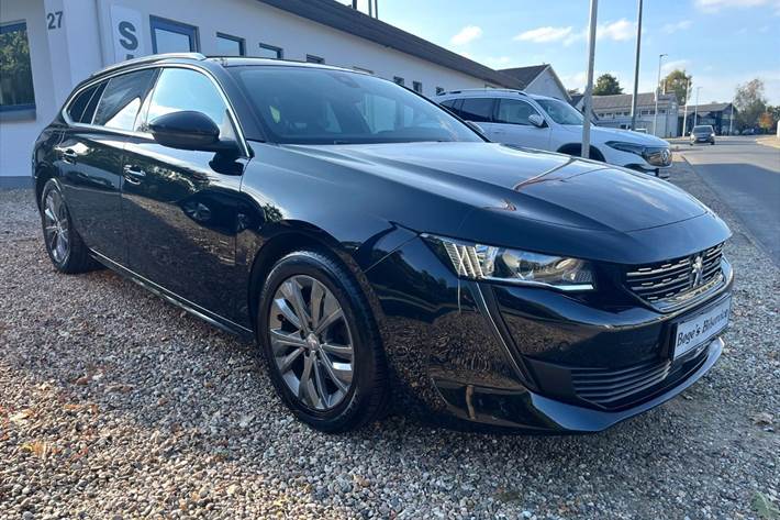 Sort Peugeot 508 fra 2020 set udefra