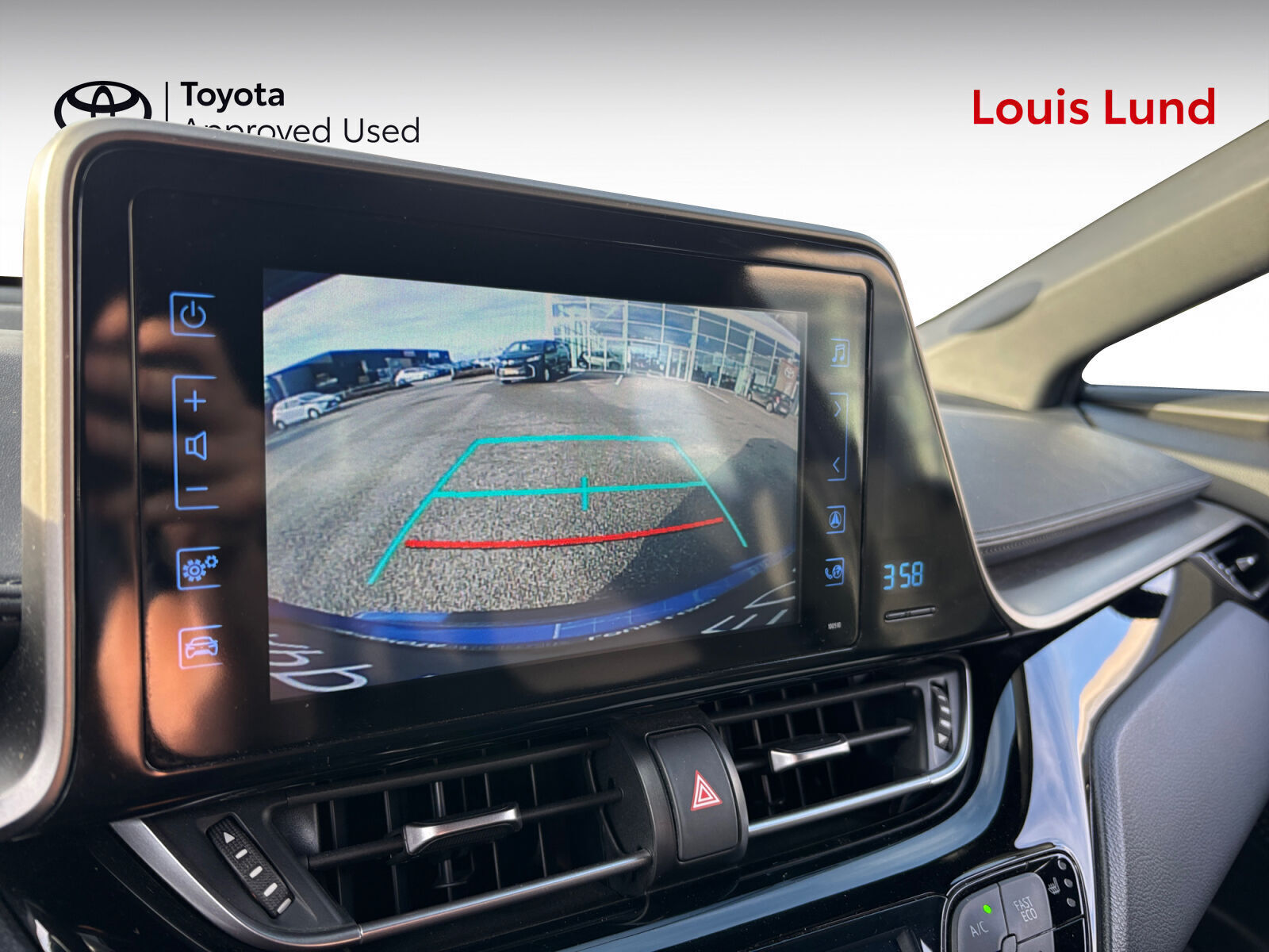 Blå Toyota C-HR fra 2018