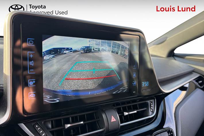 Blå Toyota C-HR fra 2018