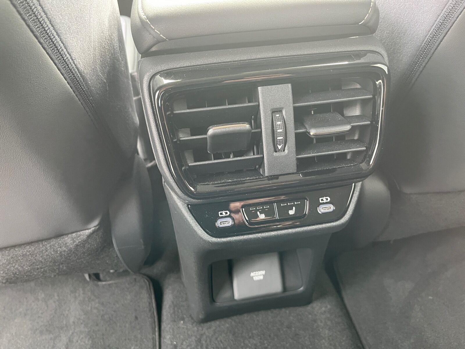 Grå Lexus RZ fra 2023