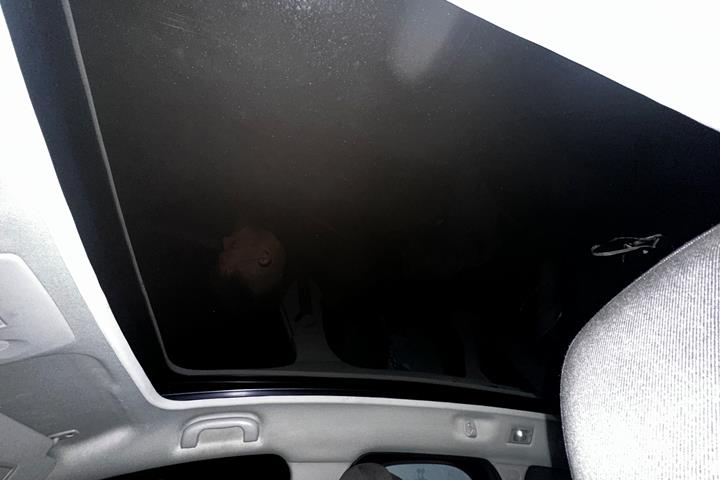Grå Opel Meriva fra 2015