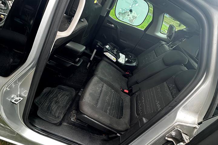 Grå Opel Meriva fra 2015