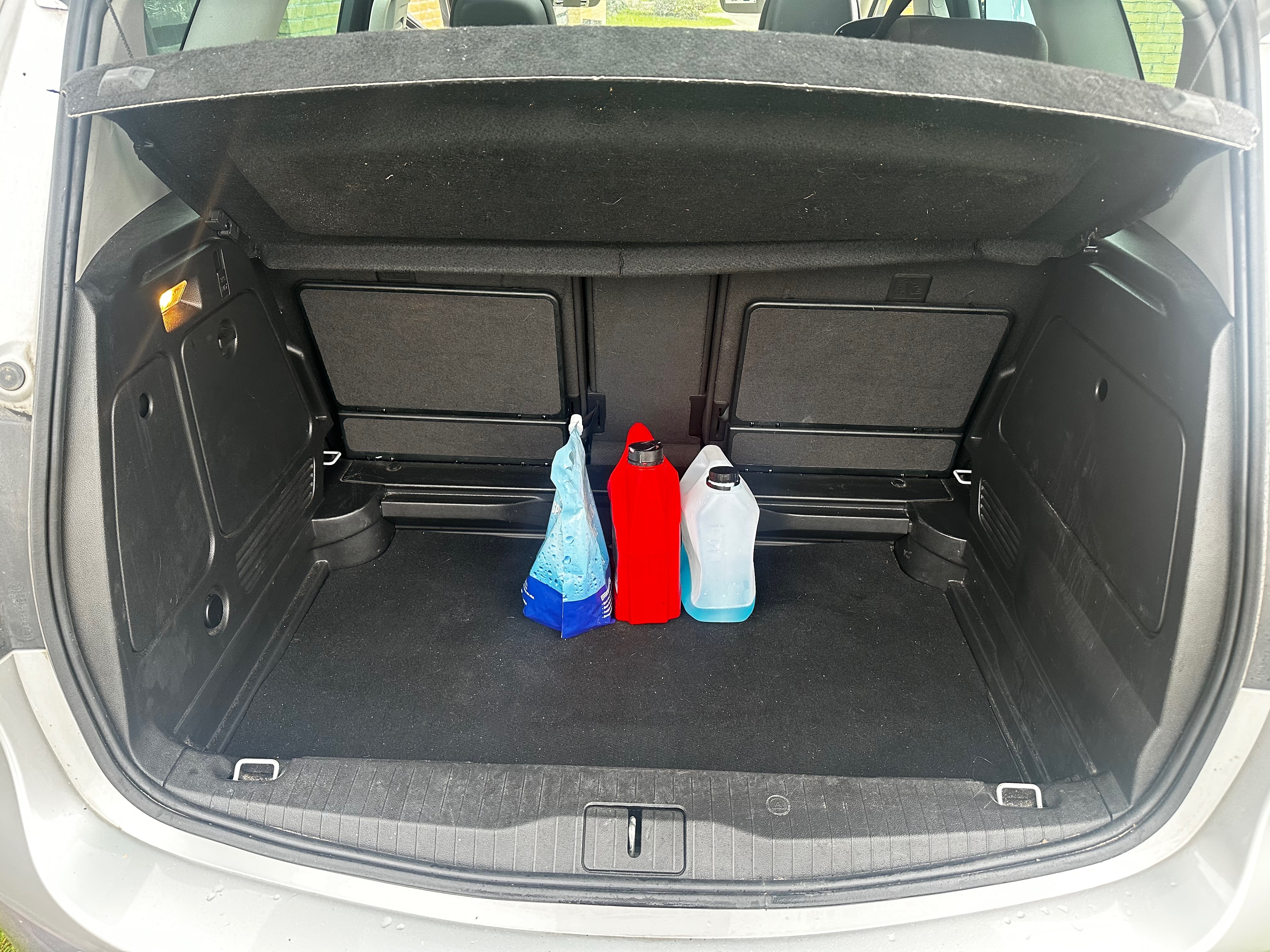 Grå Opel Meriva fra 2015