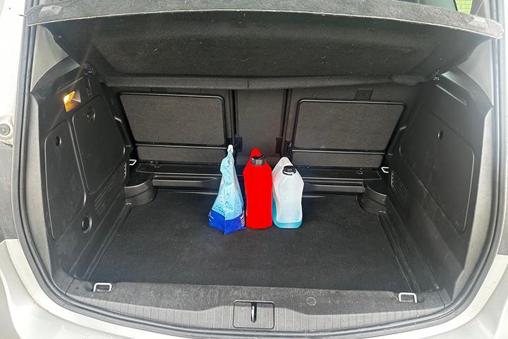Grå Opel Meriva fra 2015
