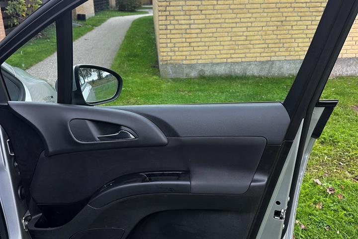 Grå Opel Meriva fra 2015