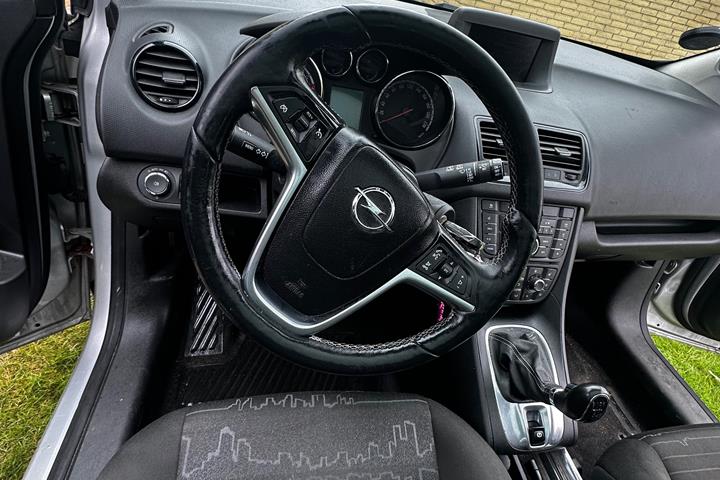 Grå Opel Meriva fra 2015