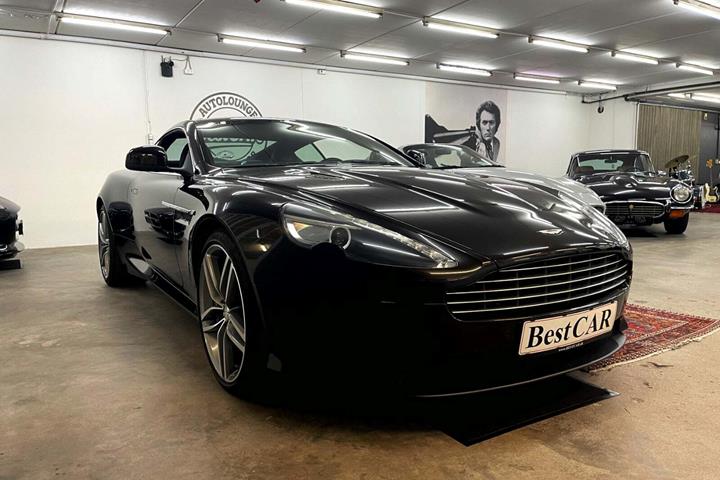 Brun Aston Martin Virage fra 2013 set udefra