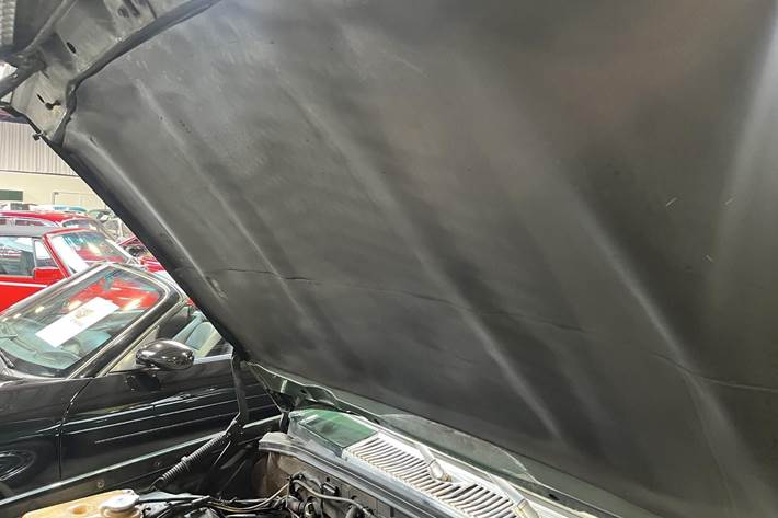 Grøn Mercedes 350SE fra 1977