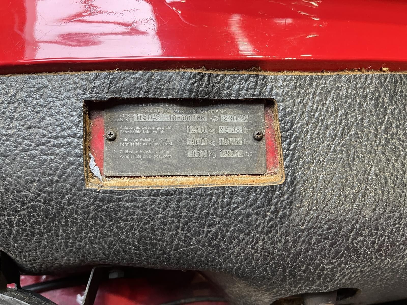 Rød Mercedes SL230 fra 1963