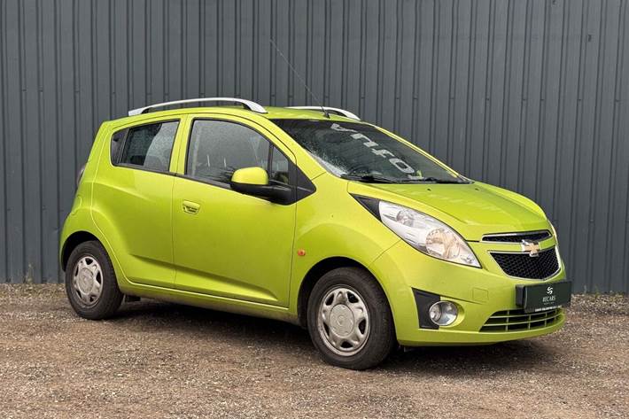 Grøn Chevrolet Spark fra 2012 set udefra
