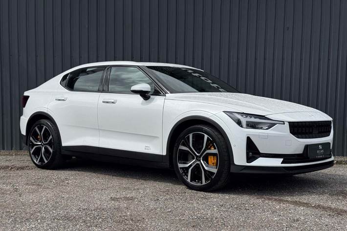 Hvid Polestar 2 fra 2021 set udefra