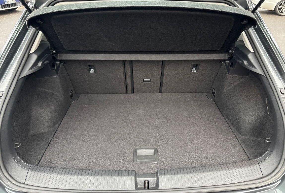 Grå VW T-Roc fra 2018