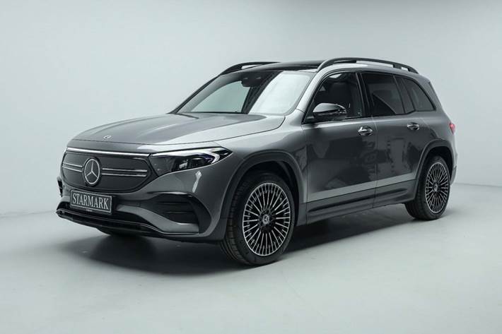 Grå Mercedes EQB350 fra 2023 set udefra