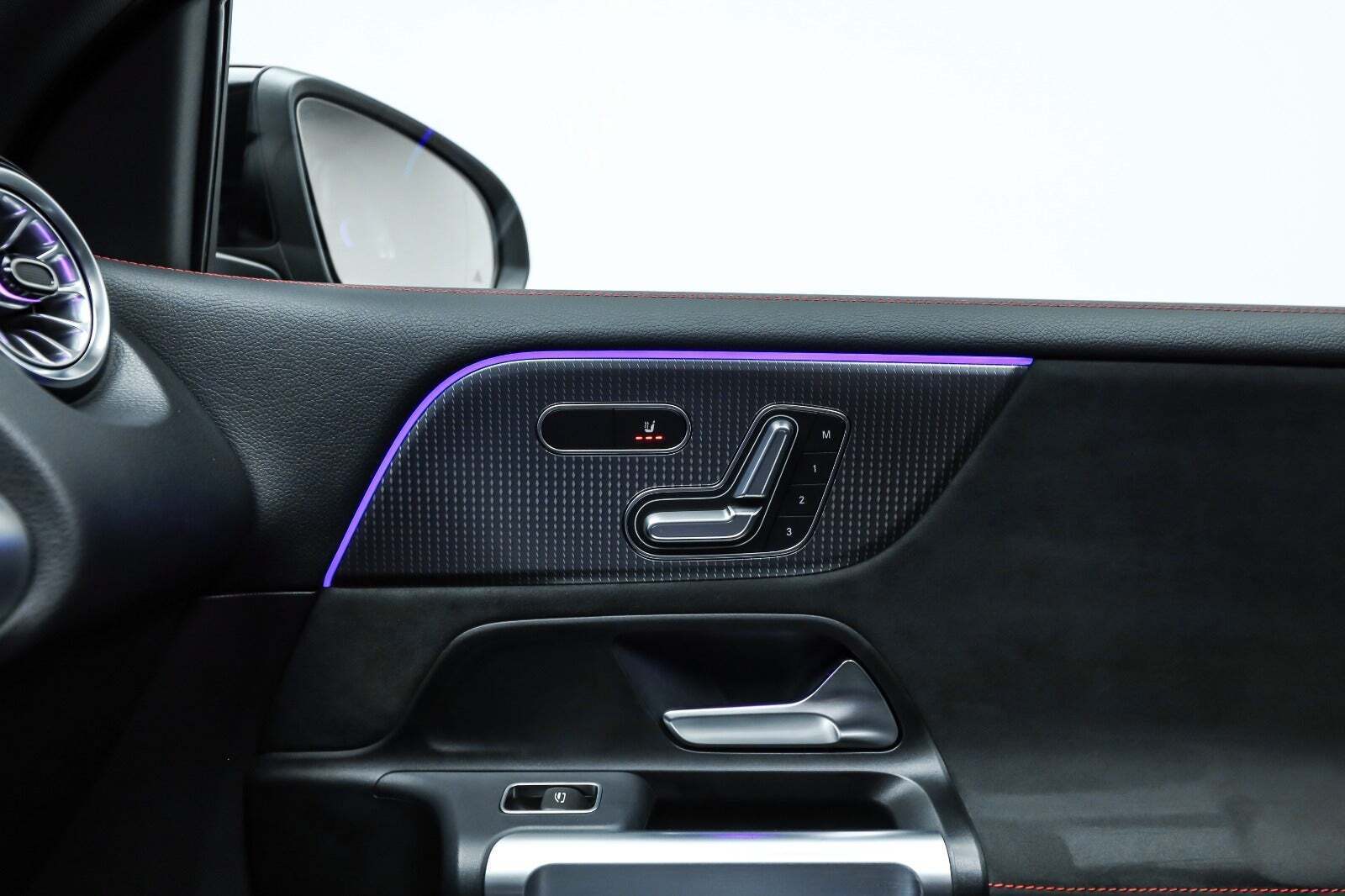 Grå Mercedes EQB350 fra 2023