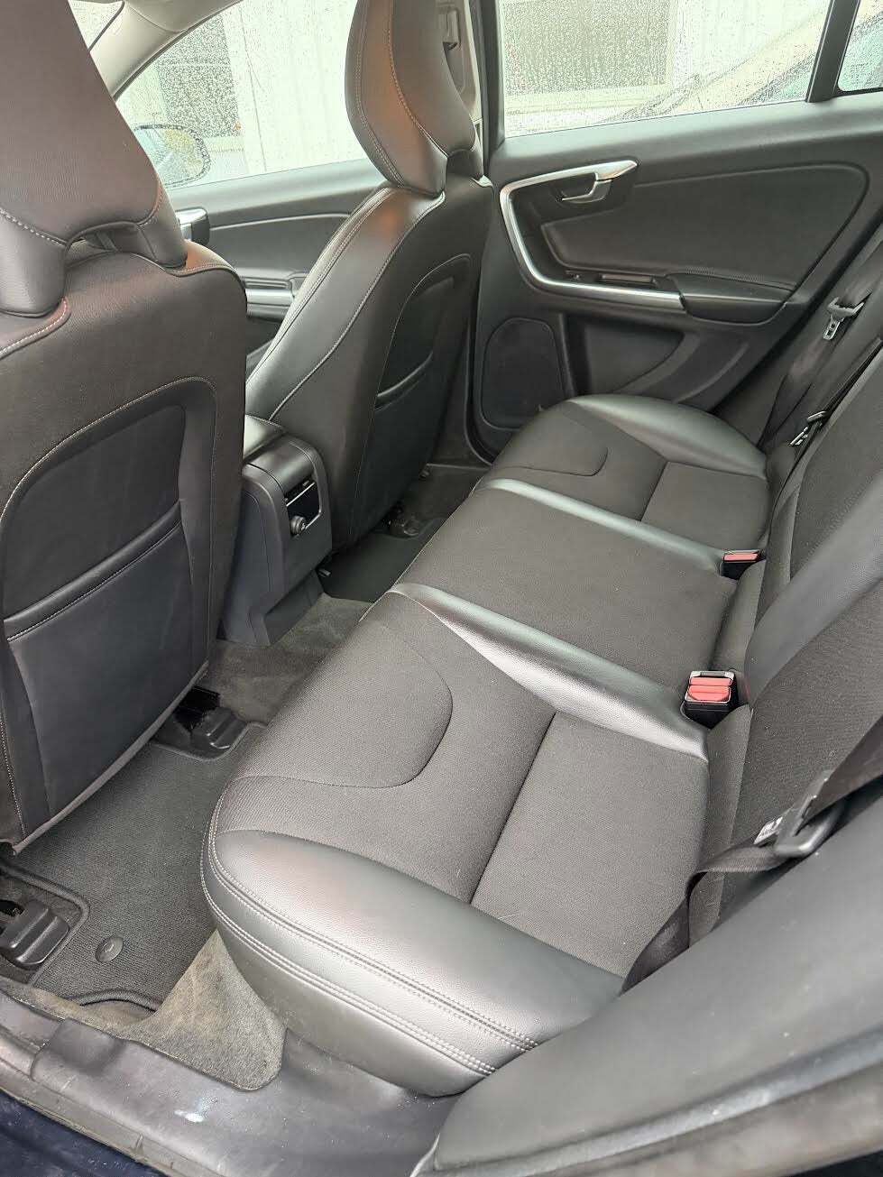 Blå Volvo V60 fra 2016