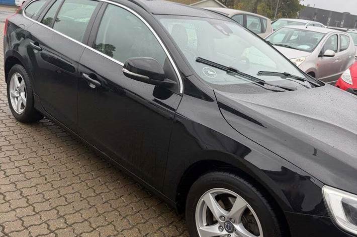Sort Volvo V60 fra 2015