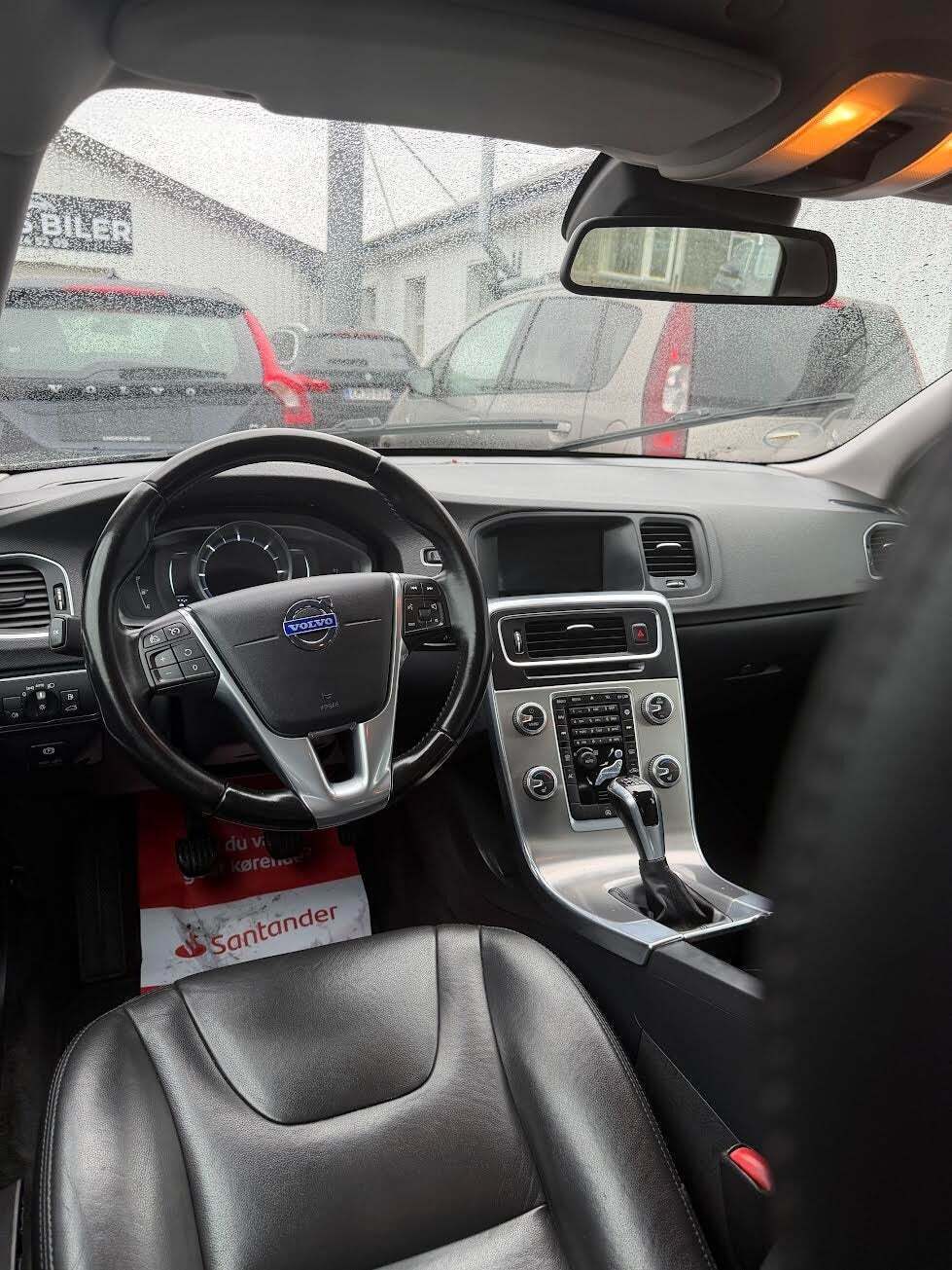 Sort Volvo V60 fra 2015