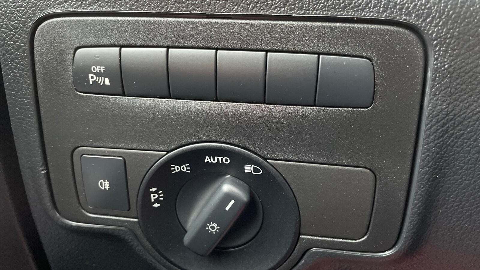 Sølv Mercedes Vito 114 fra 2021