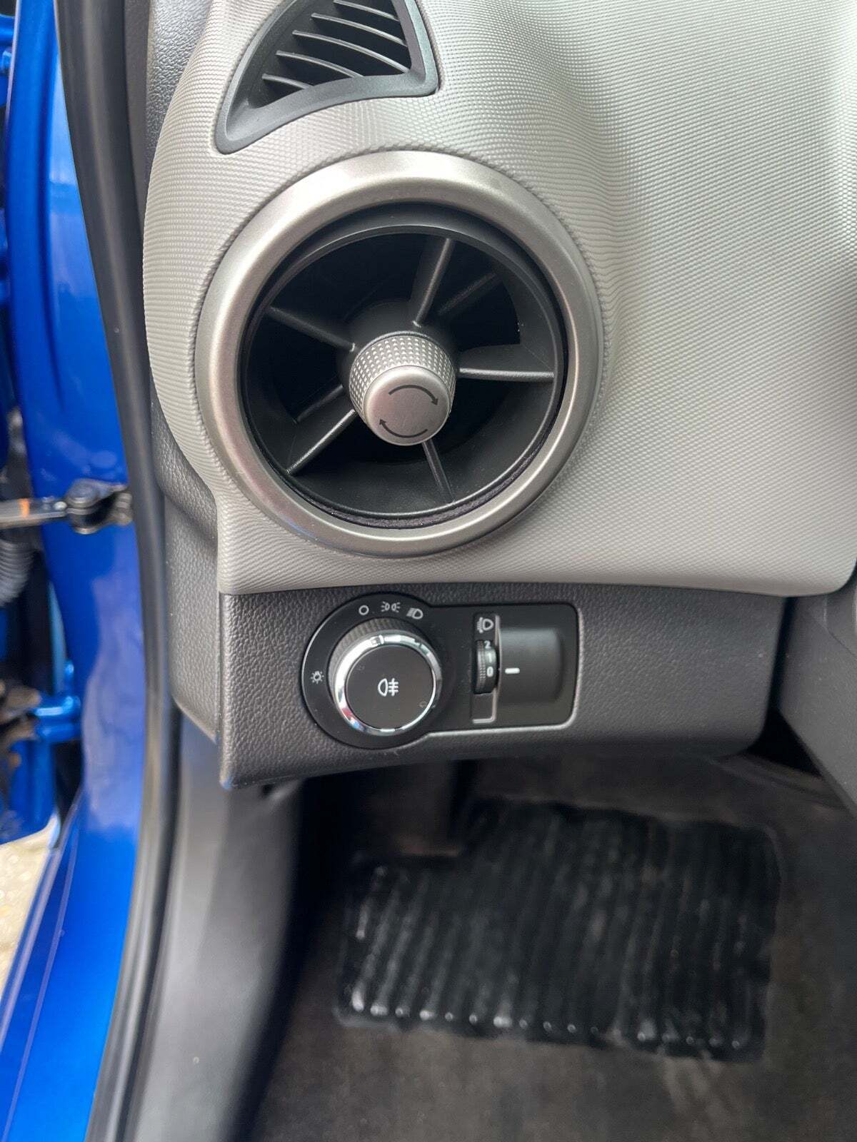 Blå Chevrolet Aveo fra 2012