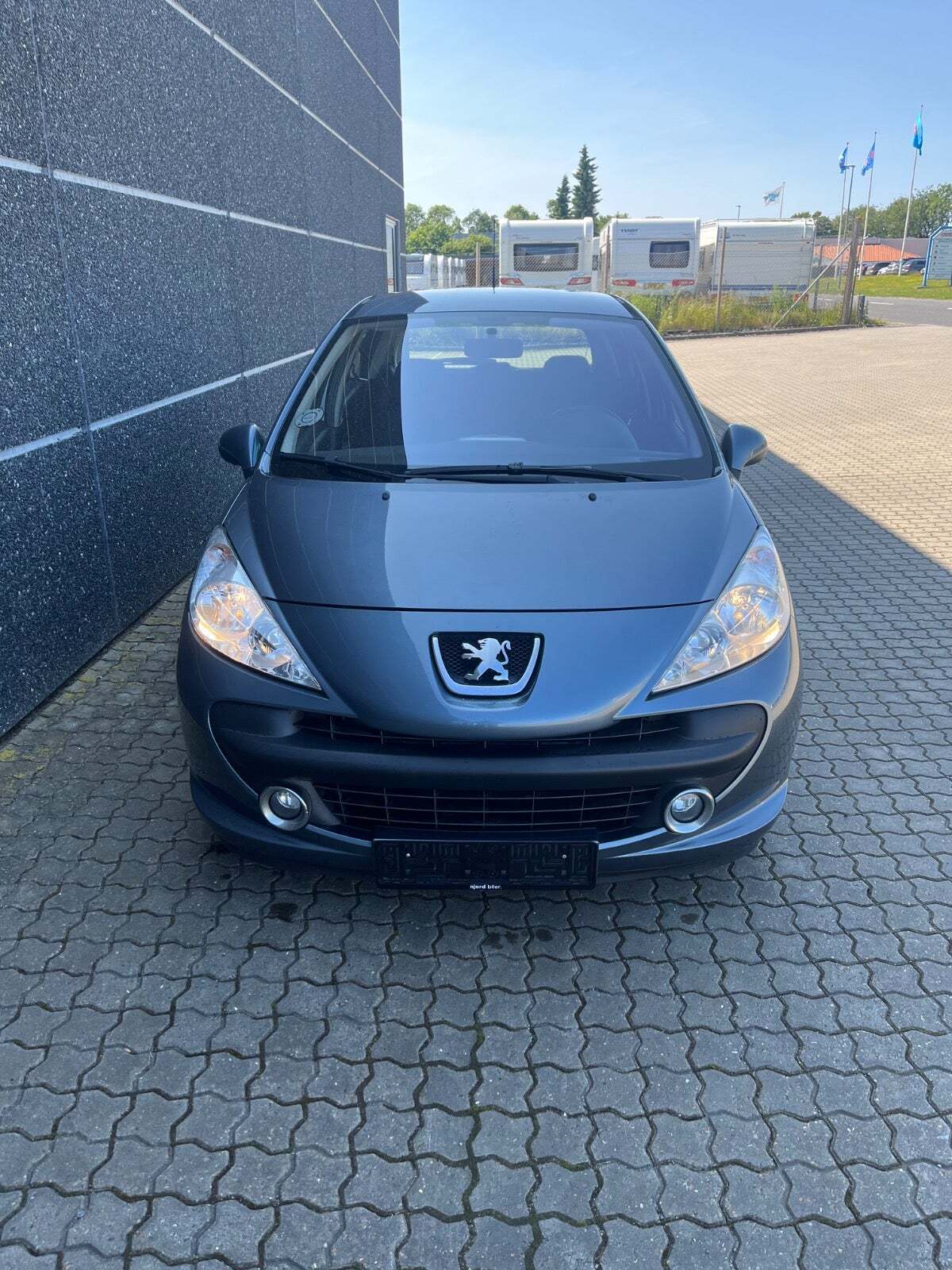 Grå Peugeot 207 fra 2006