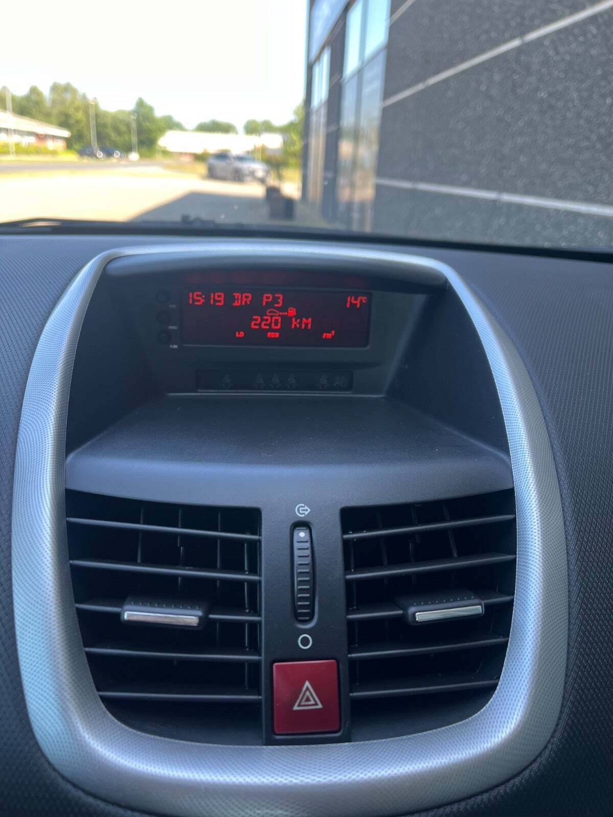 Grå Peugeot 207 fra 2006