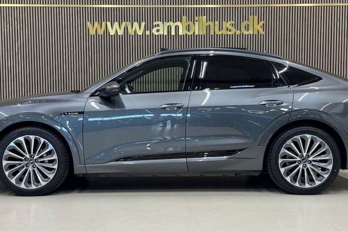 Grå Audi e-tron fra 2022