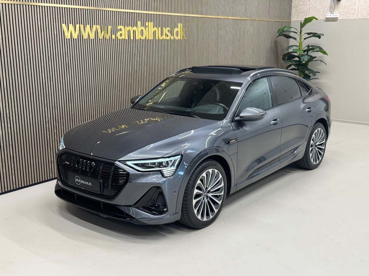 Grå Audi e-tron fra 2022