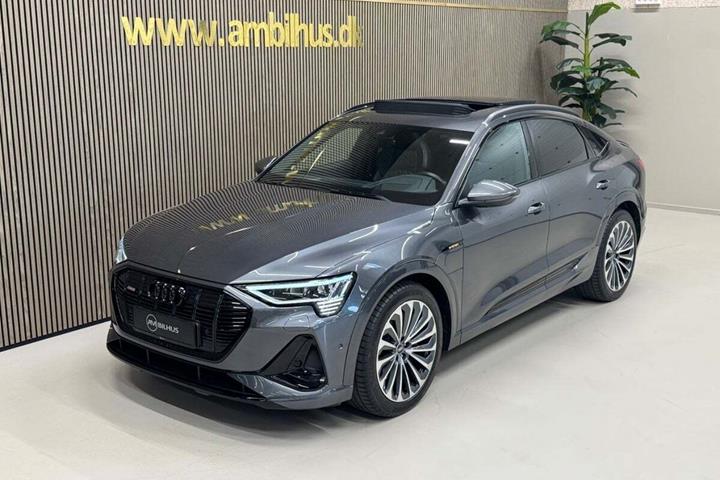 Grå Audi e-tron fra 2022