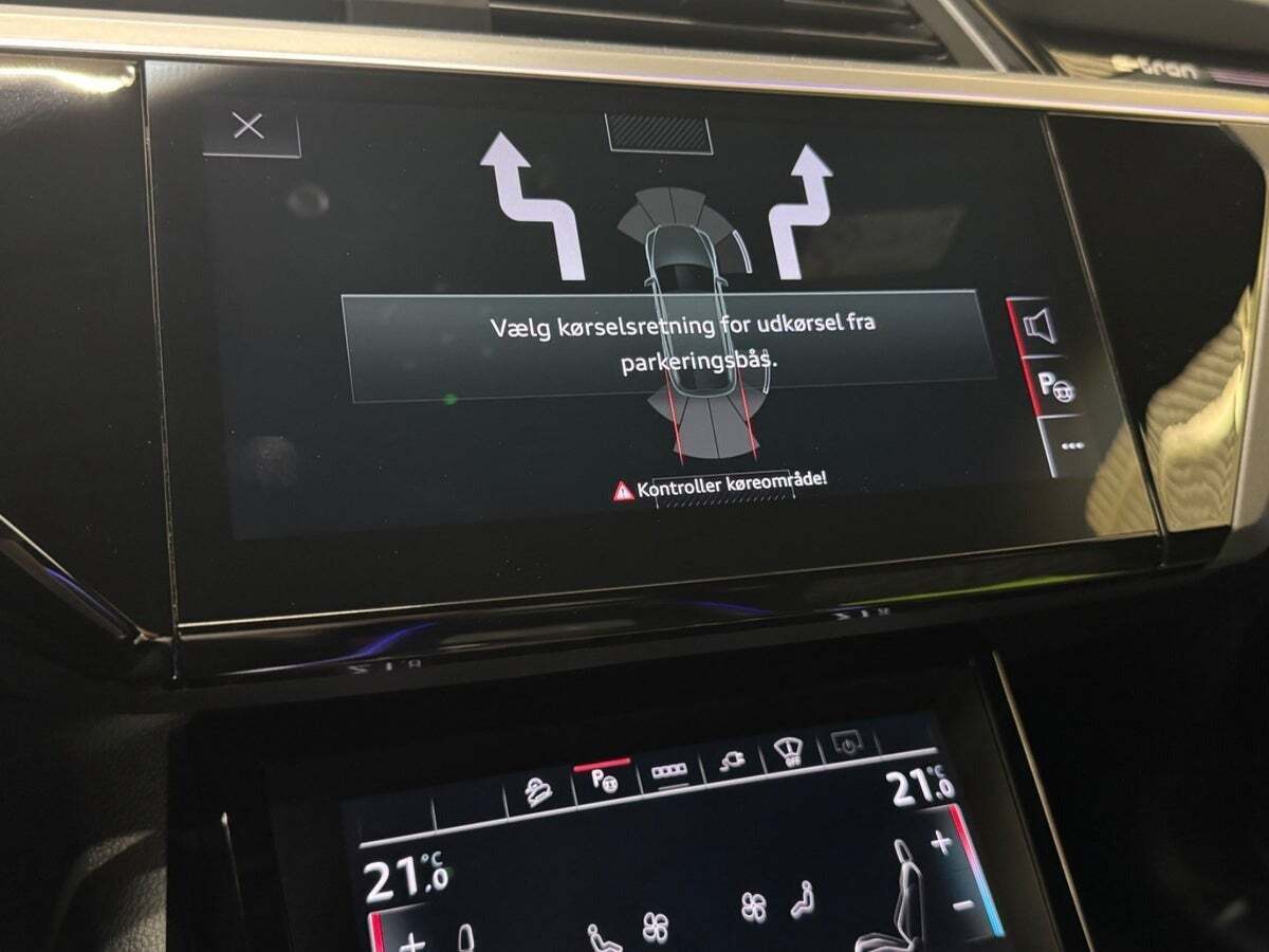 Grå Audi e-tron fra 2022