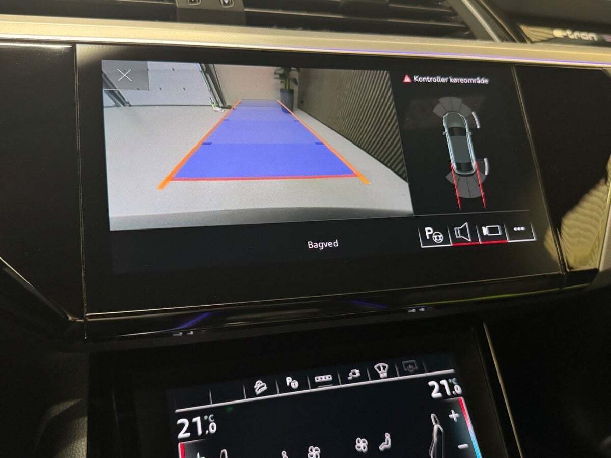 Grå Audi e-tron fra 2022