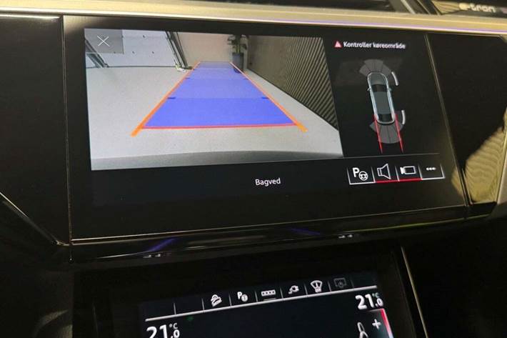 Grå Audi e-tron fra 2022