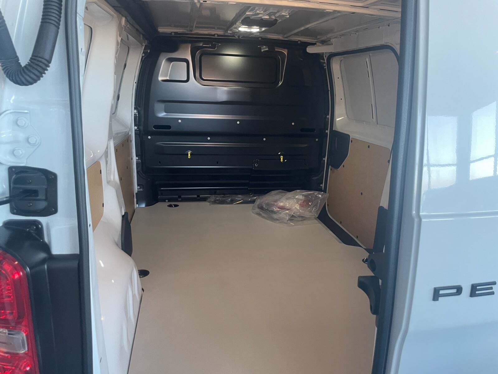 Peugeot e-Expert 75 L2 Premium Van