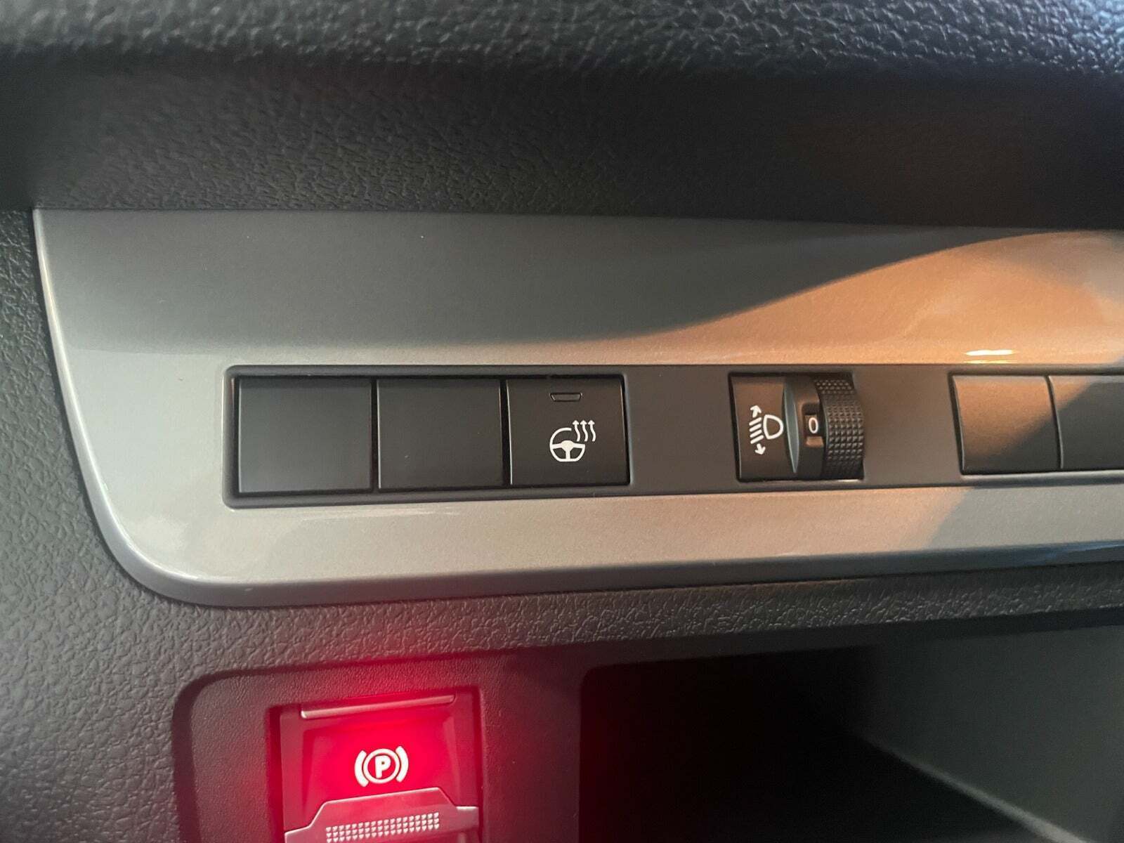 Hvid Peugeot e-Expert fra 2025