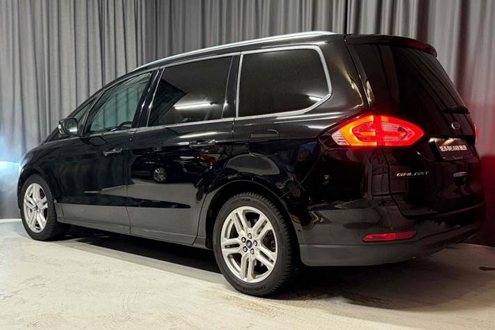Sort Ford Galaxy fra 2019