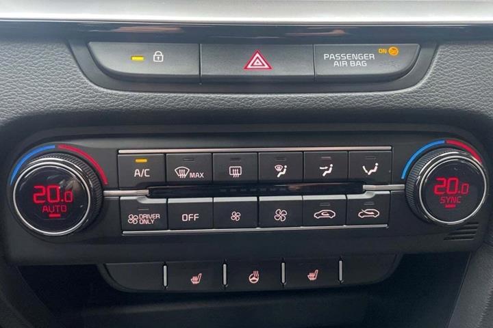 Hvid Kia XCeed fra 2024