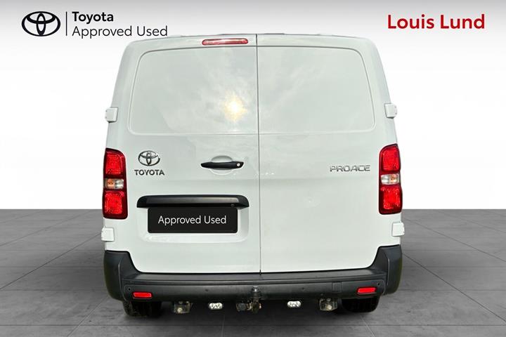 Hvid Toyota ProAce fra 2023