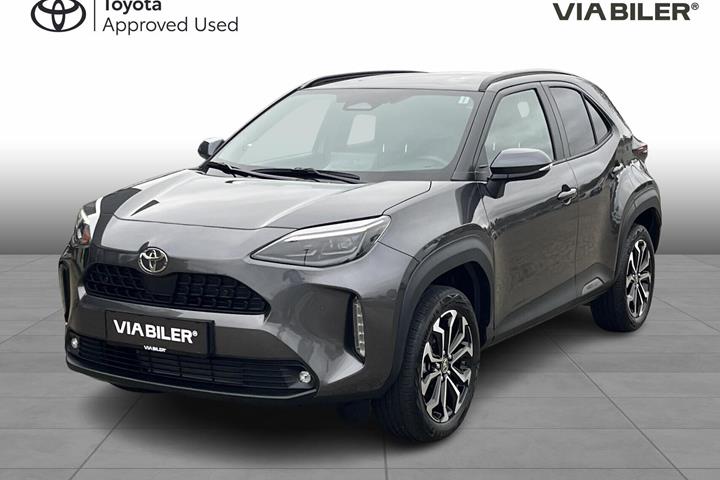 Grå Toyota Yaris Cross fra 2025 set udefra