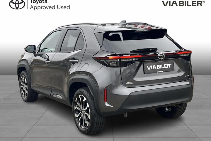 Grå Toyota Yaris Cross fra 2025