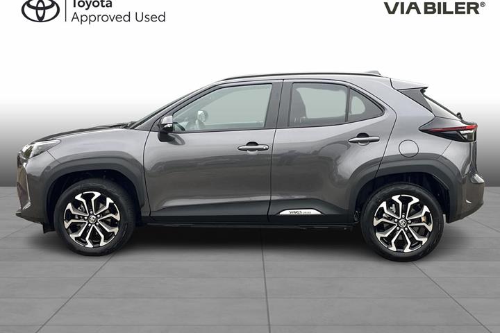 Grå Toyota Yaris Cross fra 2025