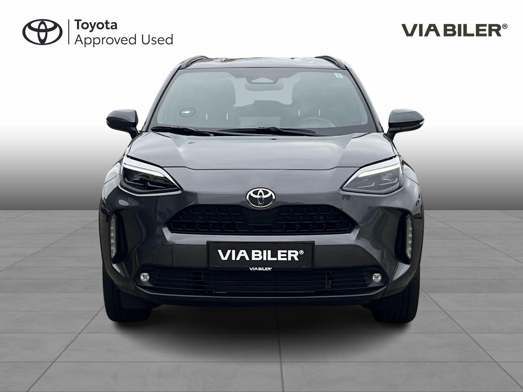 Grå Toyota Yaris Cross fra 2025
