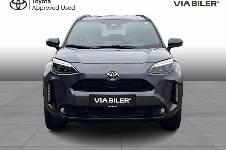 Grå Toyota Yaris Cross fra 2025