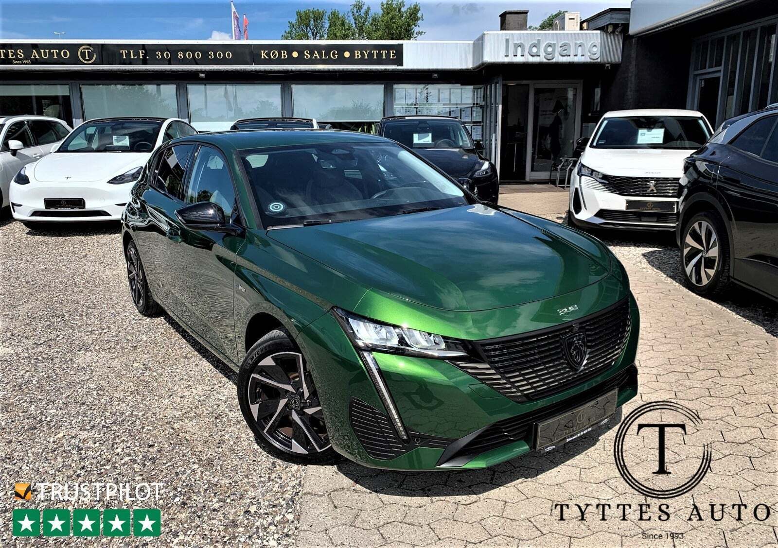 Grøn Peugeot 308 fra 2022 set udefra
